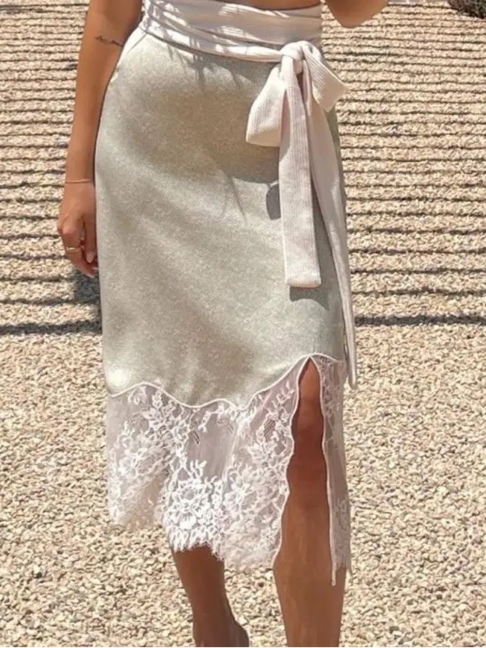 Aritzia sonnet skirt